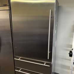 Viking 36”Wide 7Series Built In Bottom Freezer Refrigerator 