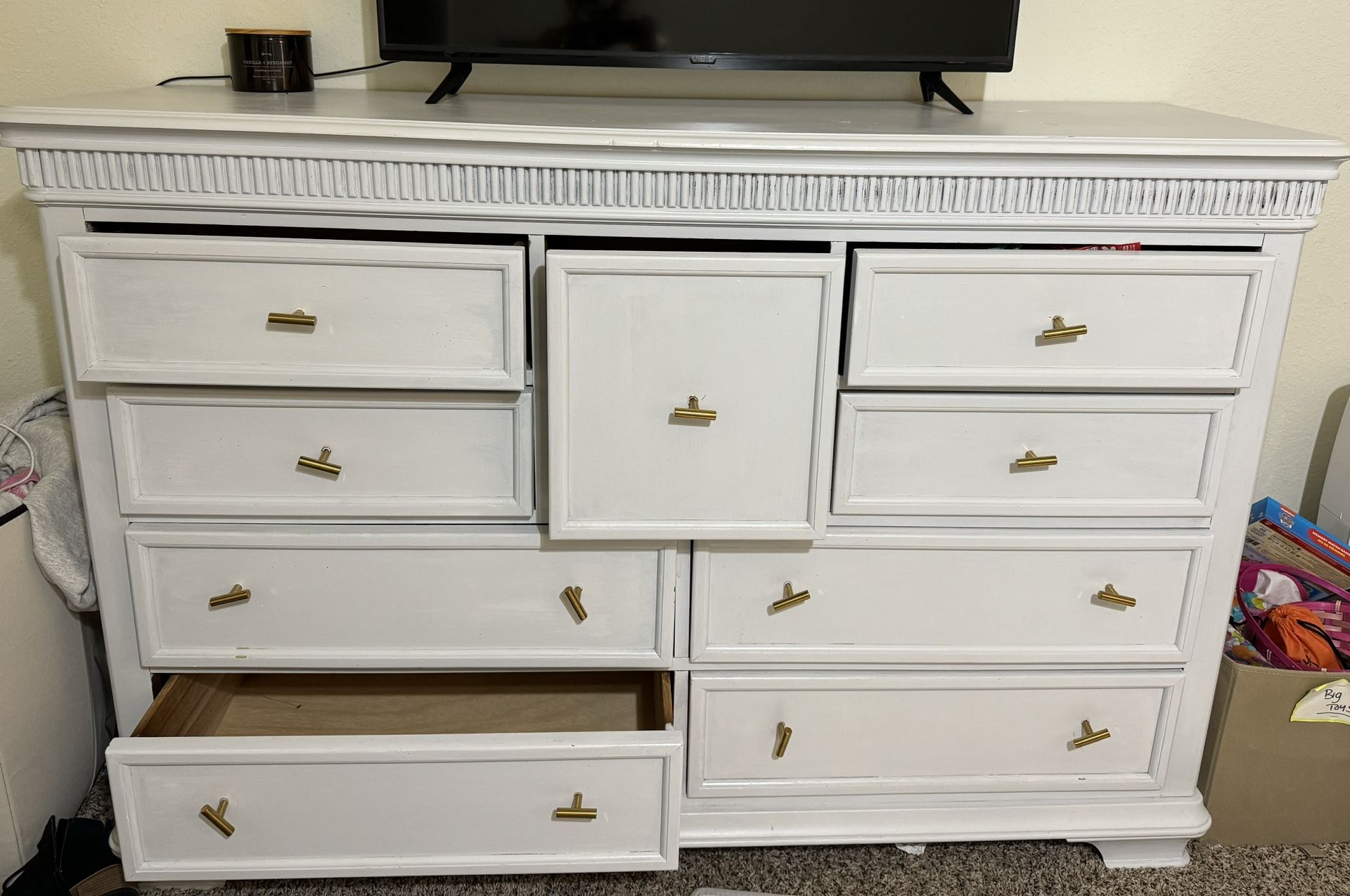 White Distressed Dresser for Sale in Olathe, KS OfferUp