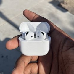 AirPods 4