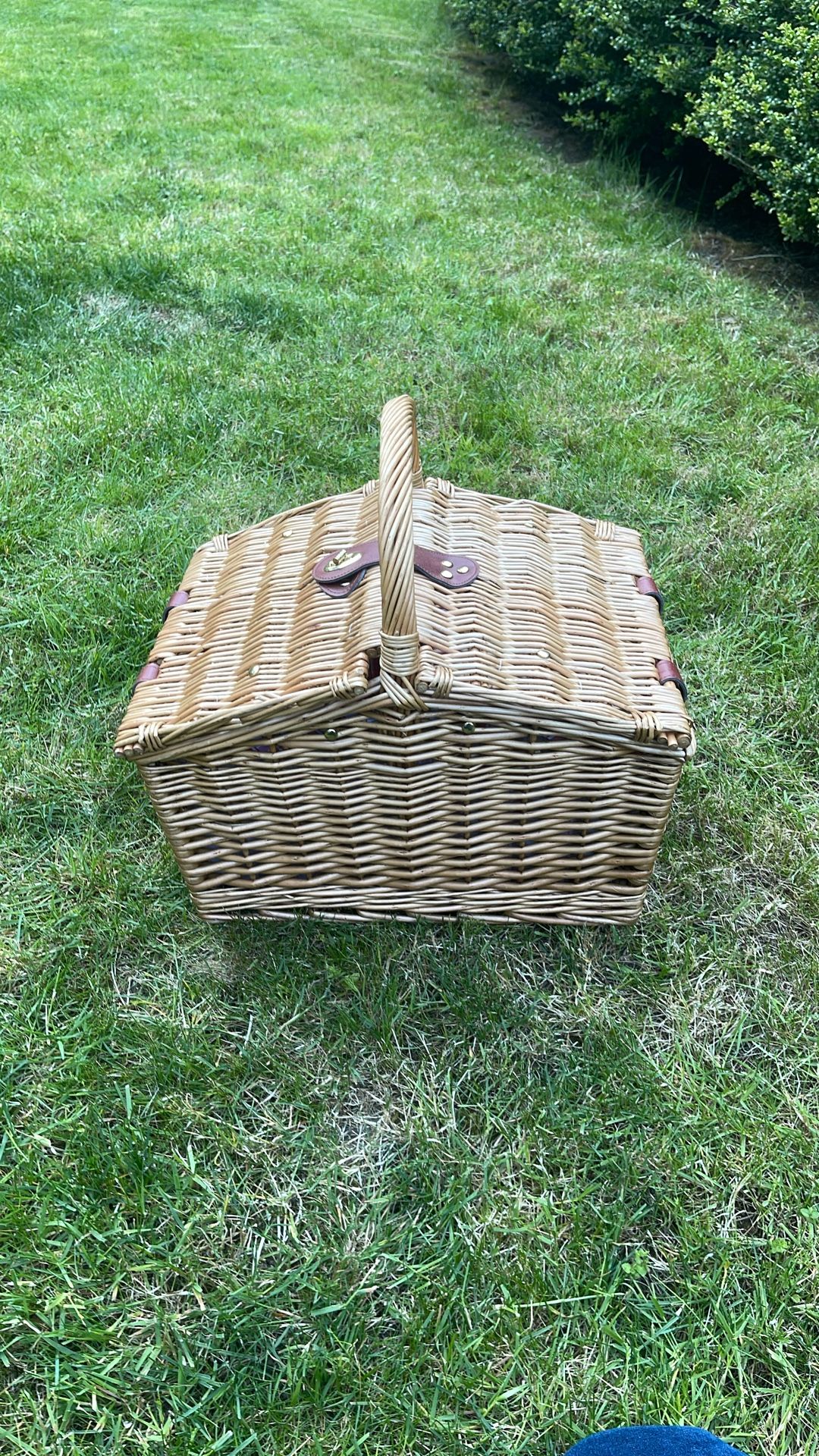 Vintage Style Picnic Basket 