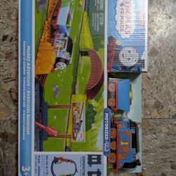 Thomas Muddy Adventure Playset Fisher Price 3+ Motorized Thomas HTF Rare  NEW