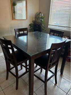 Table 4 chairs