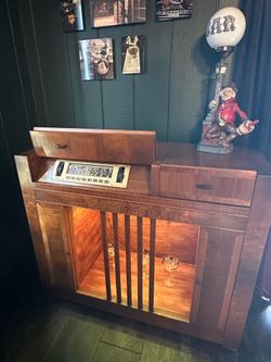 Vintage Radio to Display Cabinet