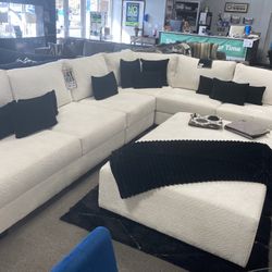 $3899 White 3 PCs Sectional 🦢🤍