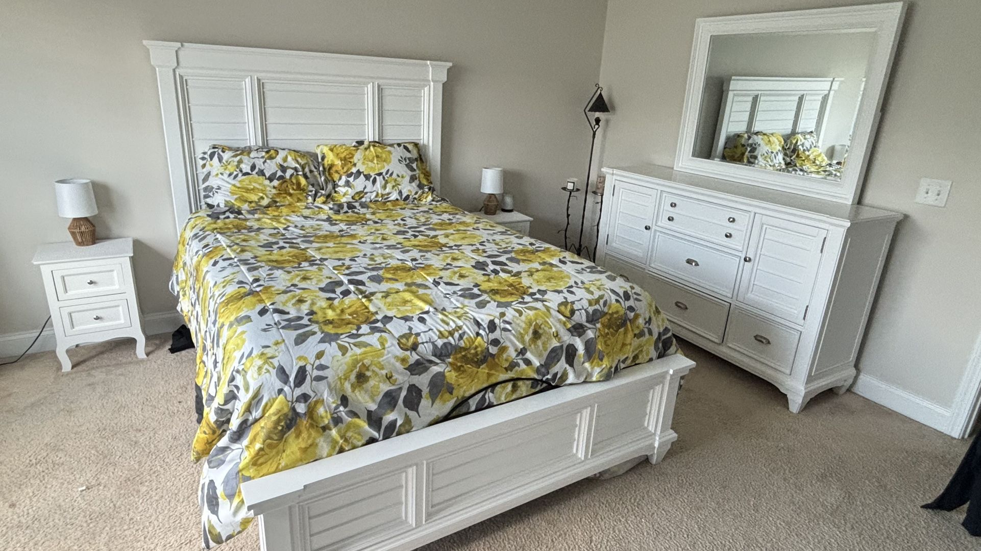 Brand New Adjustable Queen Bedroom Set