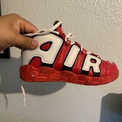 Nike Size 2 Y  Converse Size 2 Y 