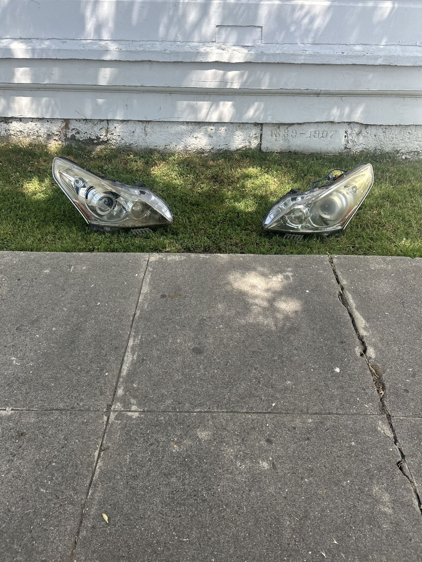 Infiniti G37s Headlights