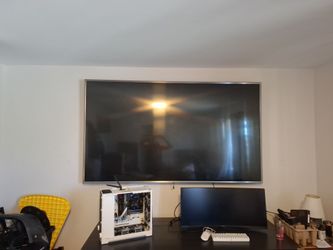 80"   Large Flat Screen TV Wall Mounted