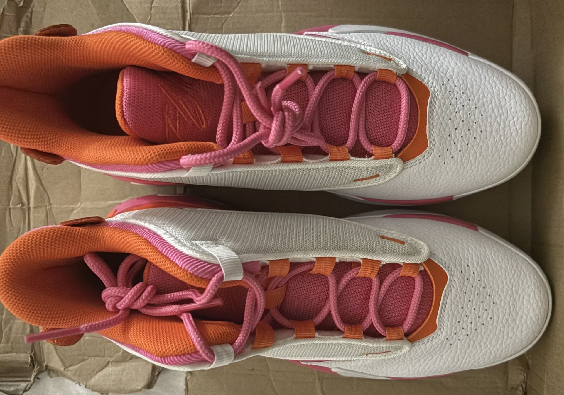Jordan Max Aura 4 size 7 y