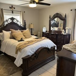 Firm Chocolate Color Queen Bedroom Set 