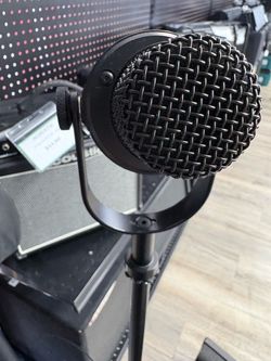 Shure Microphone MV7 w/ Stand