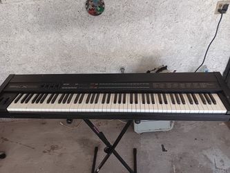 Vintage Yamaha KX88 MIDI Keyboard Piano master midi controller.  Powers up.  No further testing