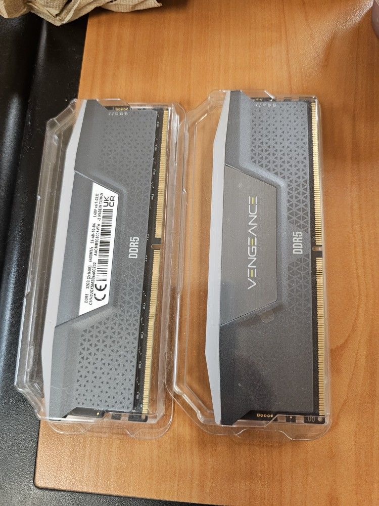 CORSAIR Vengeance RGB DDR5 RAM 32GB (2x16GB) 6400MHz