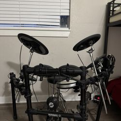 Yamaha DTX502 Electric Drum set w/DW 9000 Double foot Pedal