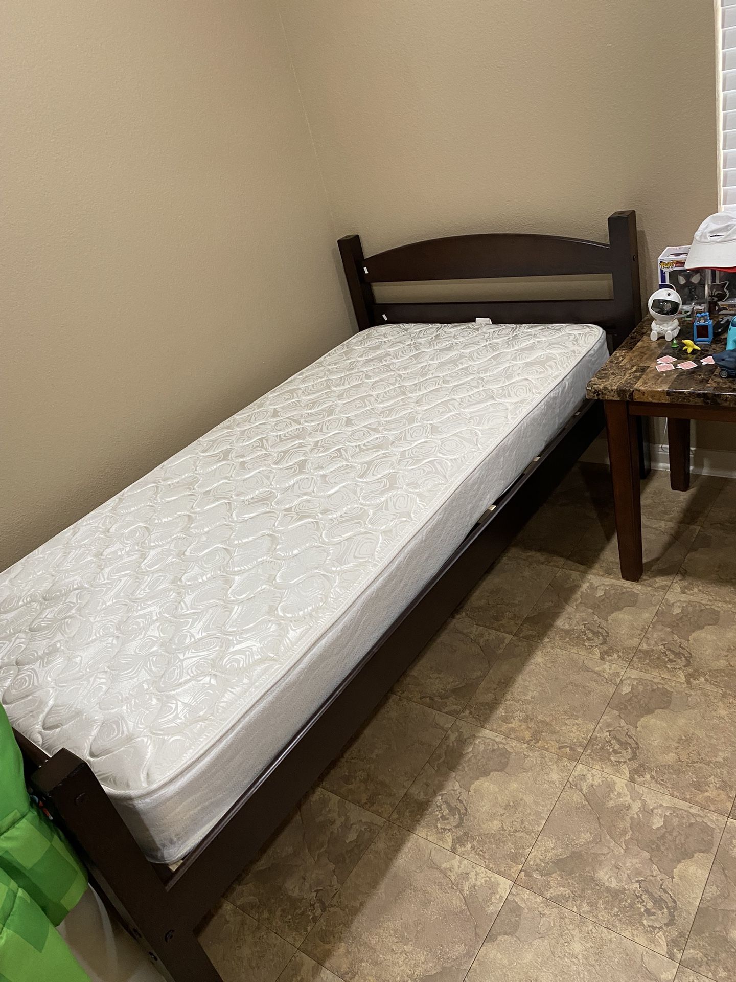 2 Twin Beds With Mattresses New 