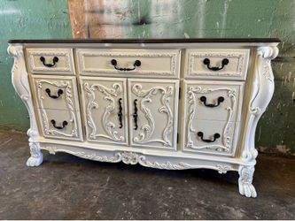 Magnificent Dresser / Sideboard