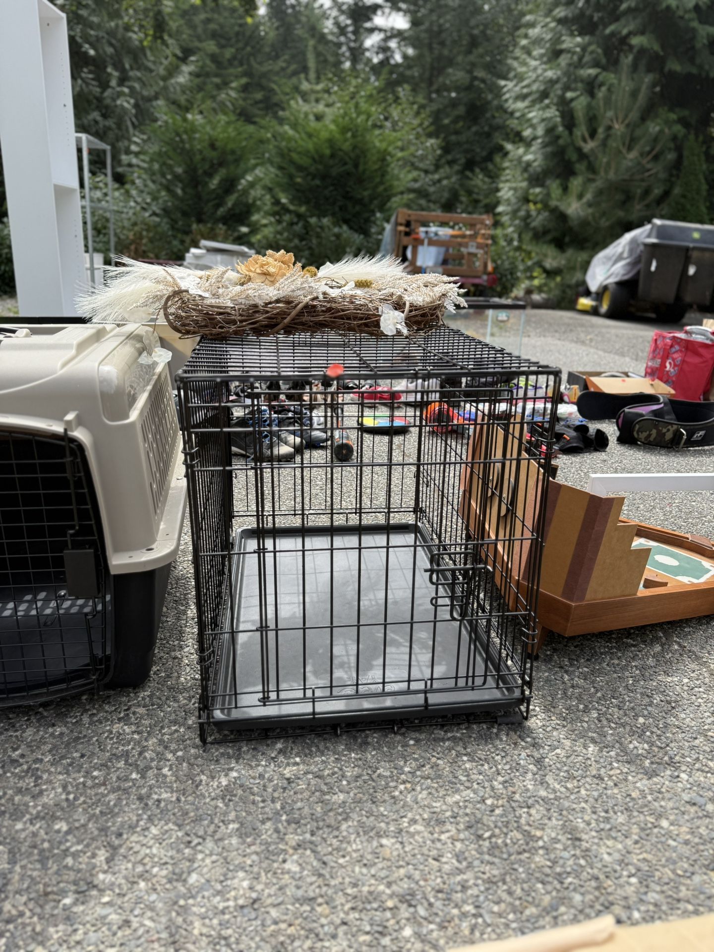 Collapsible Metal Medium Dog Crate