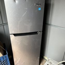 Used Magic Chef Refrigerator 