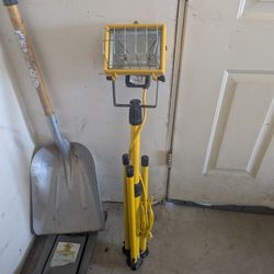 Bright Tripod Light
