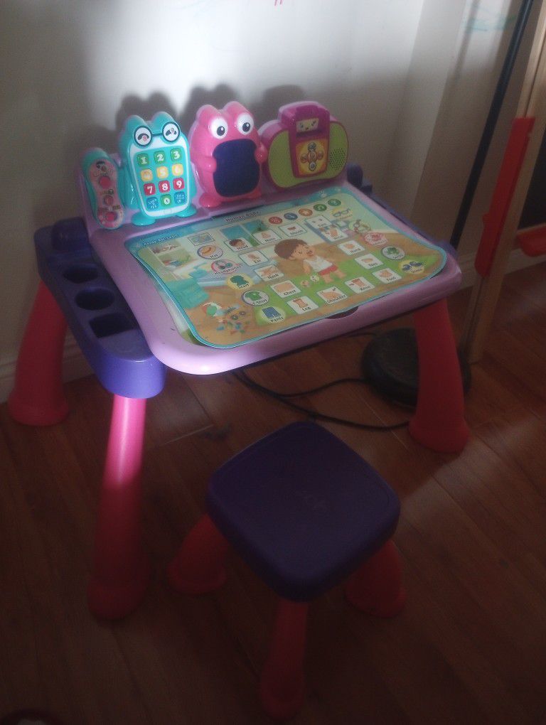 VTech Touch and Learn Activity Desk