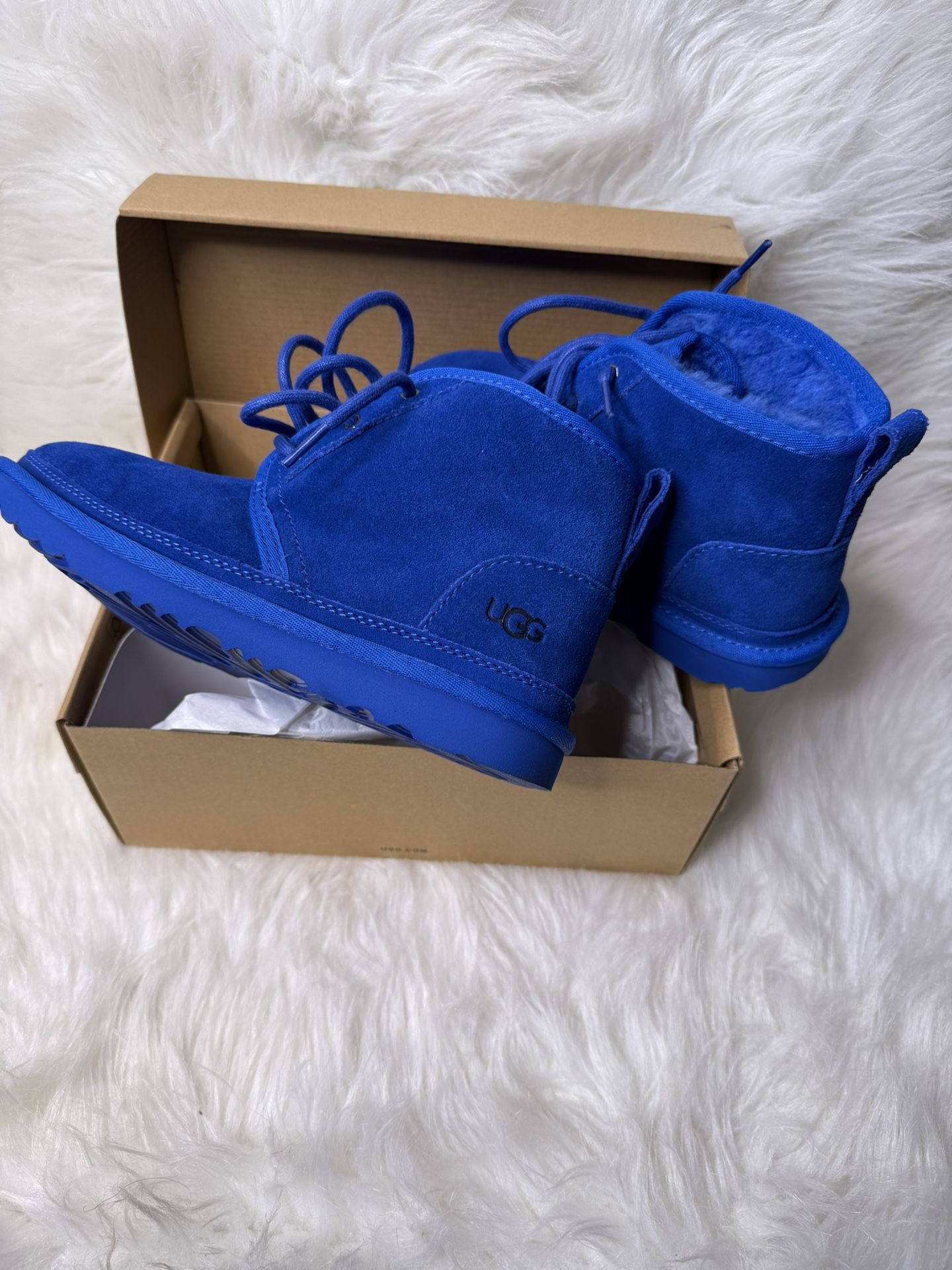 Kids UGG Neumel II chukka boots (Size 4) 