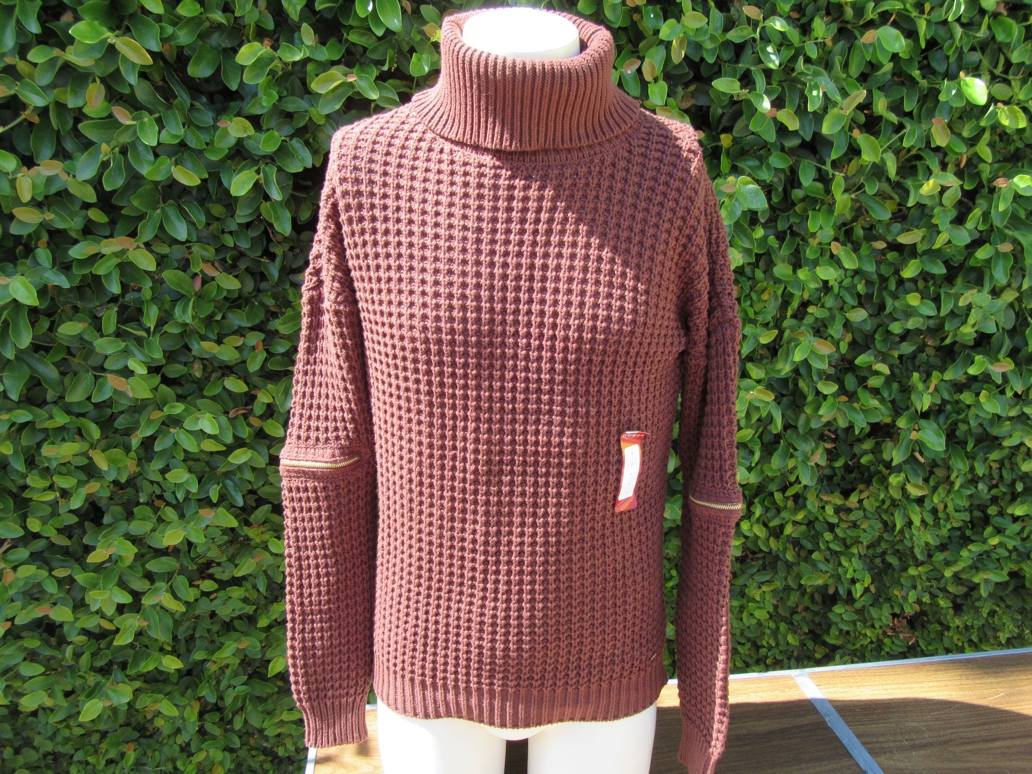 NWT Women's Size Medium Guess Dalida Hickory Brown Knit Turtleneck Sweater
