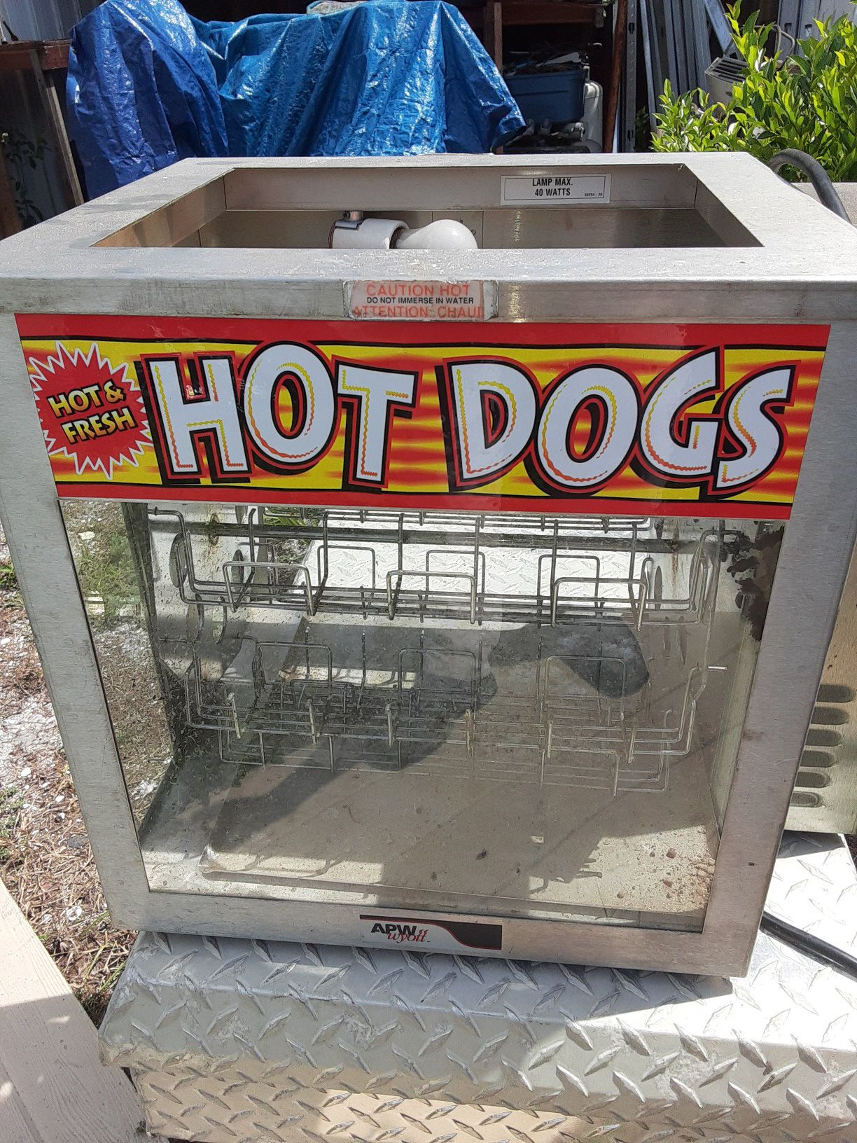 Hot dogs machine