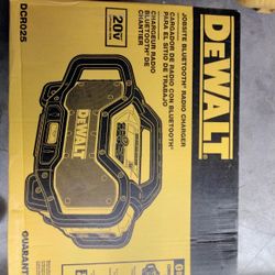 DEWALT
20V MAX Bluetooth Radio with built-in Charger 