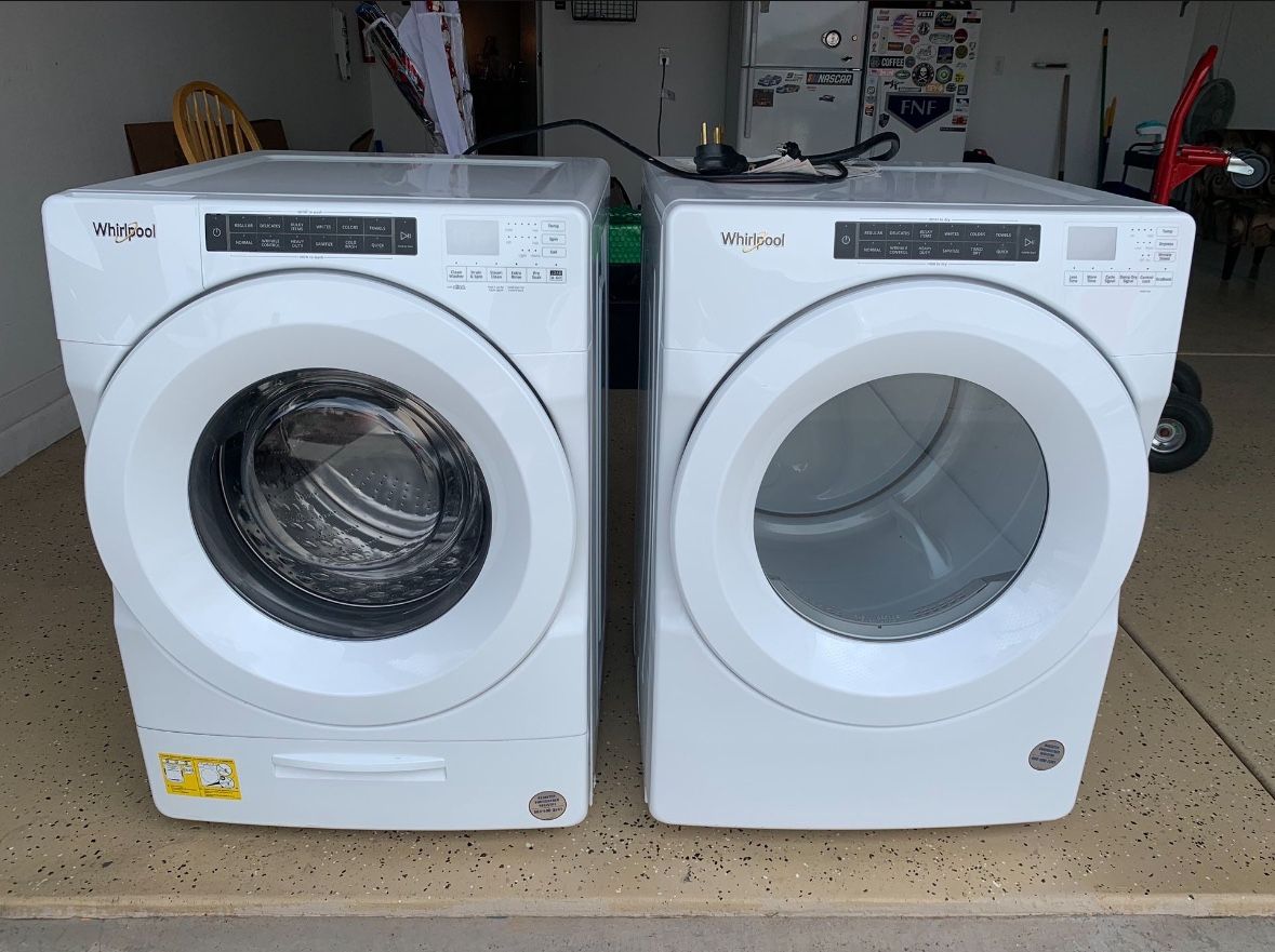 White Whirlpool Washer & Dryer Set ( Electric )