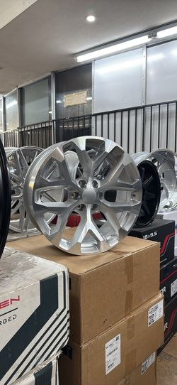 Silver snowflake wheels