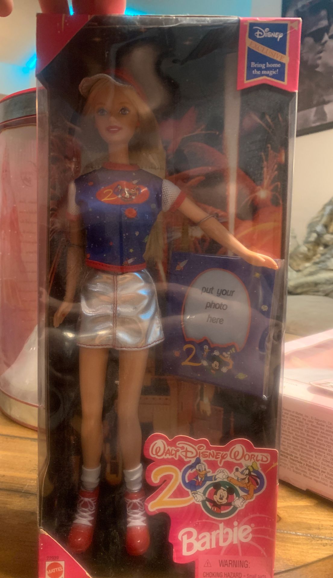 2000 Very Valentine Barbie 2000 Walt Disney World Barbie