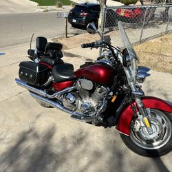 For sale Honda VTX 1800.
