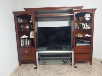ENTERTAINMENT CENTER