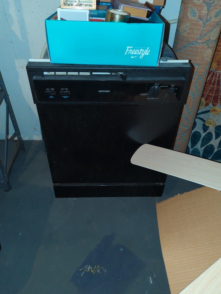 Hotpoint Dishwasher