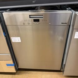 Miele Dishwasher 24”