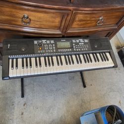 Electronic Keyboard. Donner Dek610
