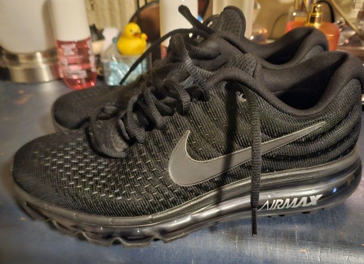 NIKE AIR MAX LOW TRIPLE BLACK