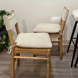 Emery Wood dining chairs
2 Chairs
Washable and removable cushions