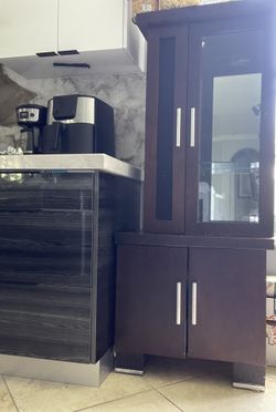 China Cabinets 2 Included It Also Includes A Wall Unit as Well
