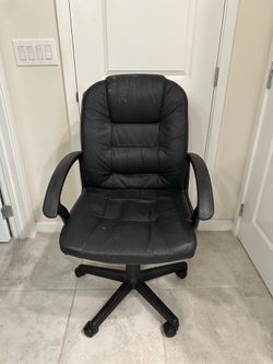 Black office chair