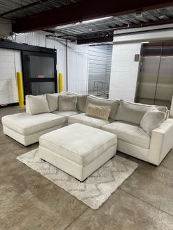 *Free Delivery*🚚 Modern Off White Costco Thomasville Sectional W/ Storage Ottoman!