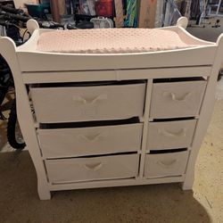 Baby/Toddler Dresser/Changing Table