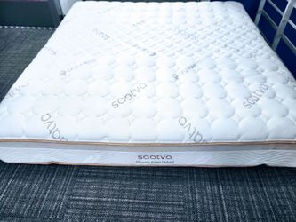 Saatva King Mattress - Memory Foam Hybrid - Like New