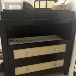 Crib Comes With Diaper Changing Table With 3 Drawers.