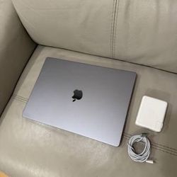 MacBook Pro 16-inch (2023, M2 Max Chip, 96GB, 8TB SSD)