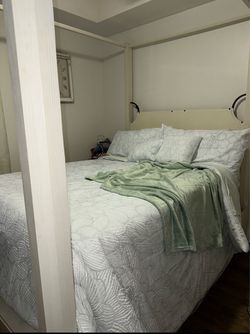 Nate & Jeremiah Queen bed + mattress