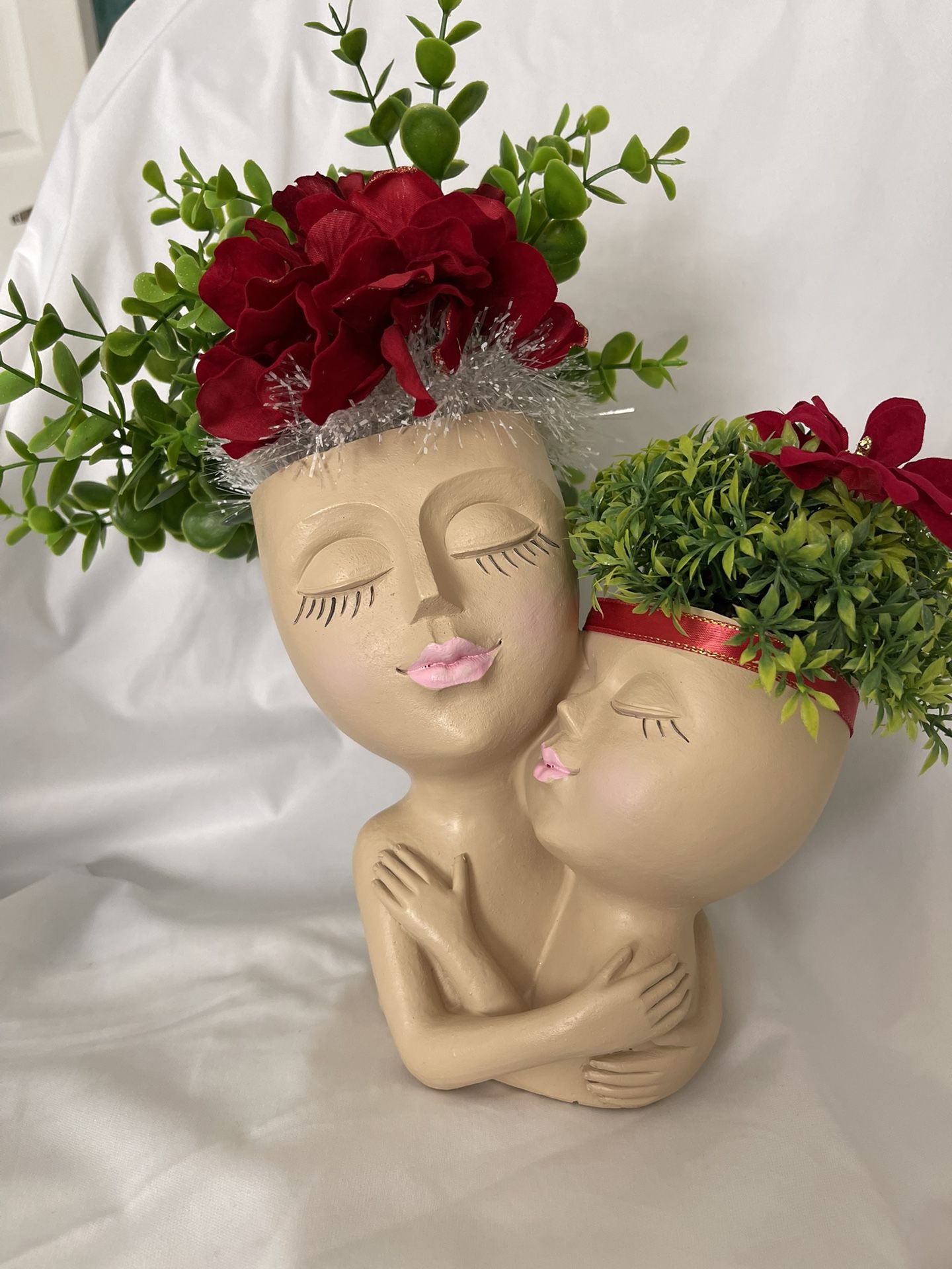CHRISTMAS PLANTER POT HEAD WITH MOTHER AND CHILD