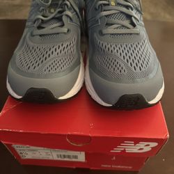 Men’s new Balance Size 8.5 Running Shoes
