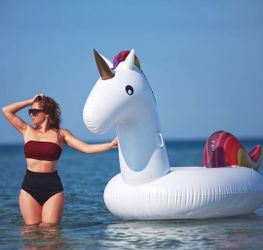 Giant Unicorn Pool Float Inflatable Summer Beach Float Swimming Pool Party Toys Ride-on Lounge Raft Water Pool Floatie for 2-4 Multi Players Adults La