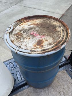 Metal barrel with locking top